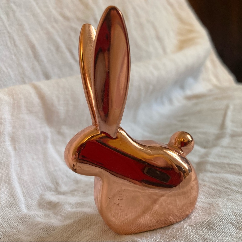Metal copper colored bunny ears ring holder